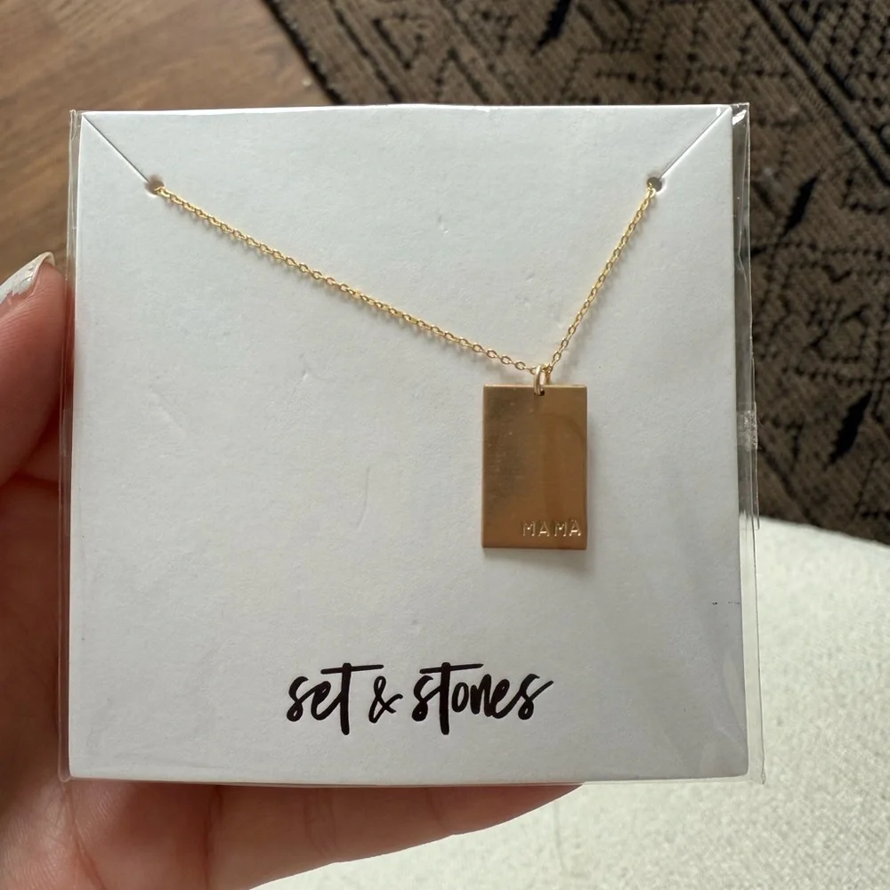 Set & Tones 14k Plated Gold 'Mama' Pendant Necklace - Picture 4 of 5